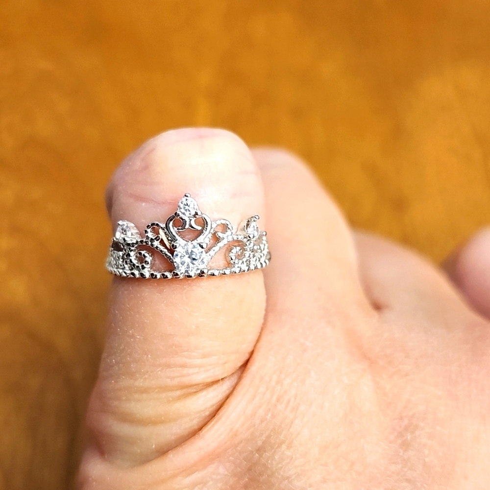 Charmed Aroma costume jewelry size 5 ring princess crown design